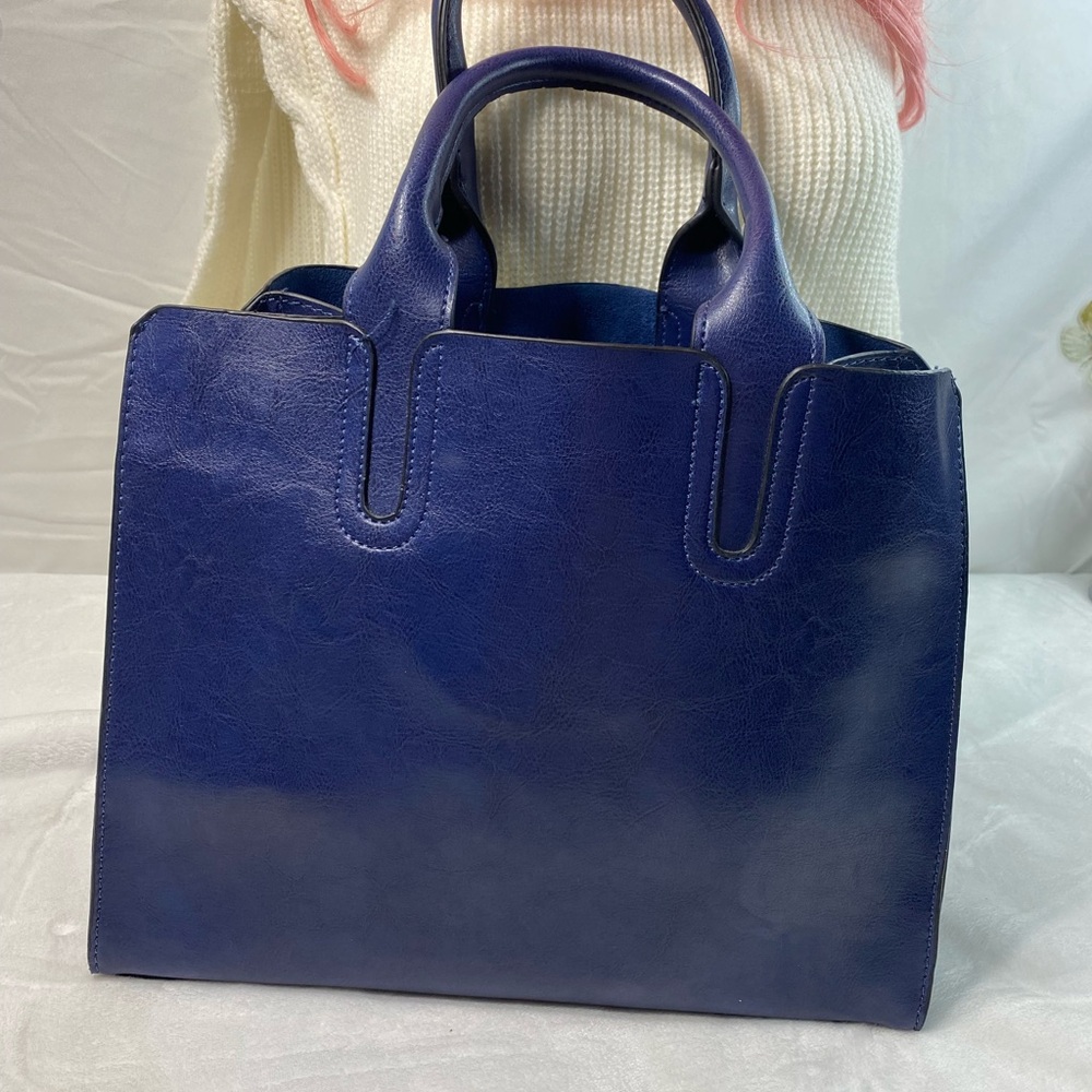 Sophisticated Blue Tote Bag with Structured Design